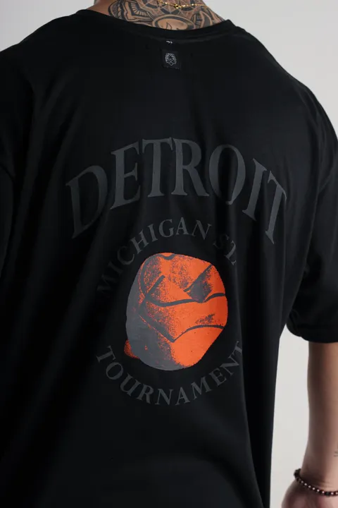 Remera Over Detroit, vista 5