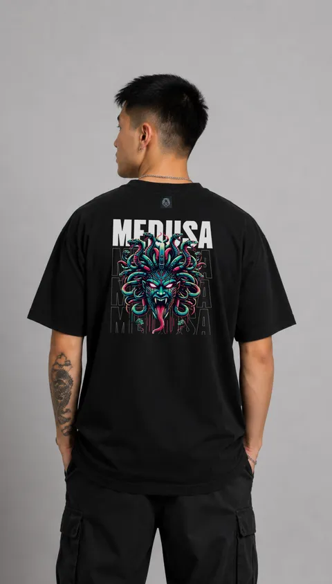 Remera Over Medusa, vista 1
