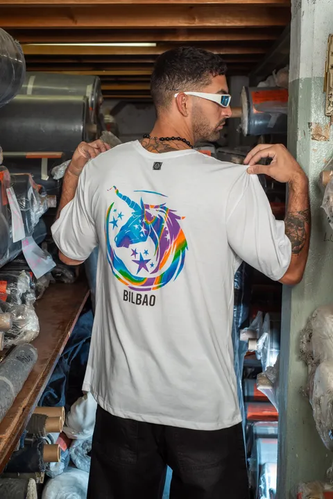 Remera Over Unicorn, vista 1